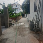 Nhà Trục Chính Đại Thành - Quốc Oai - Hà Nội. - Giá: 2 tỷ 700 - DT: 54 m2 MT: 3.8 m Dài: 14.1 - XD: 125 m - Hướng: Đông Nam - Ngõ trước nhà 2.5 m - Ô tô có thể đỗ ở sân
